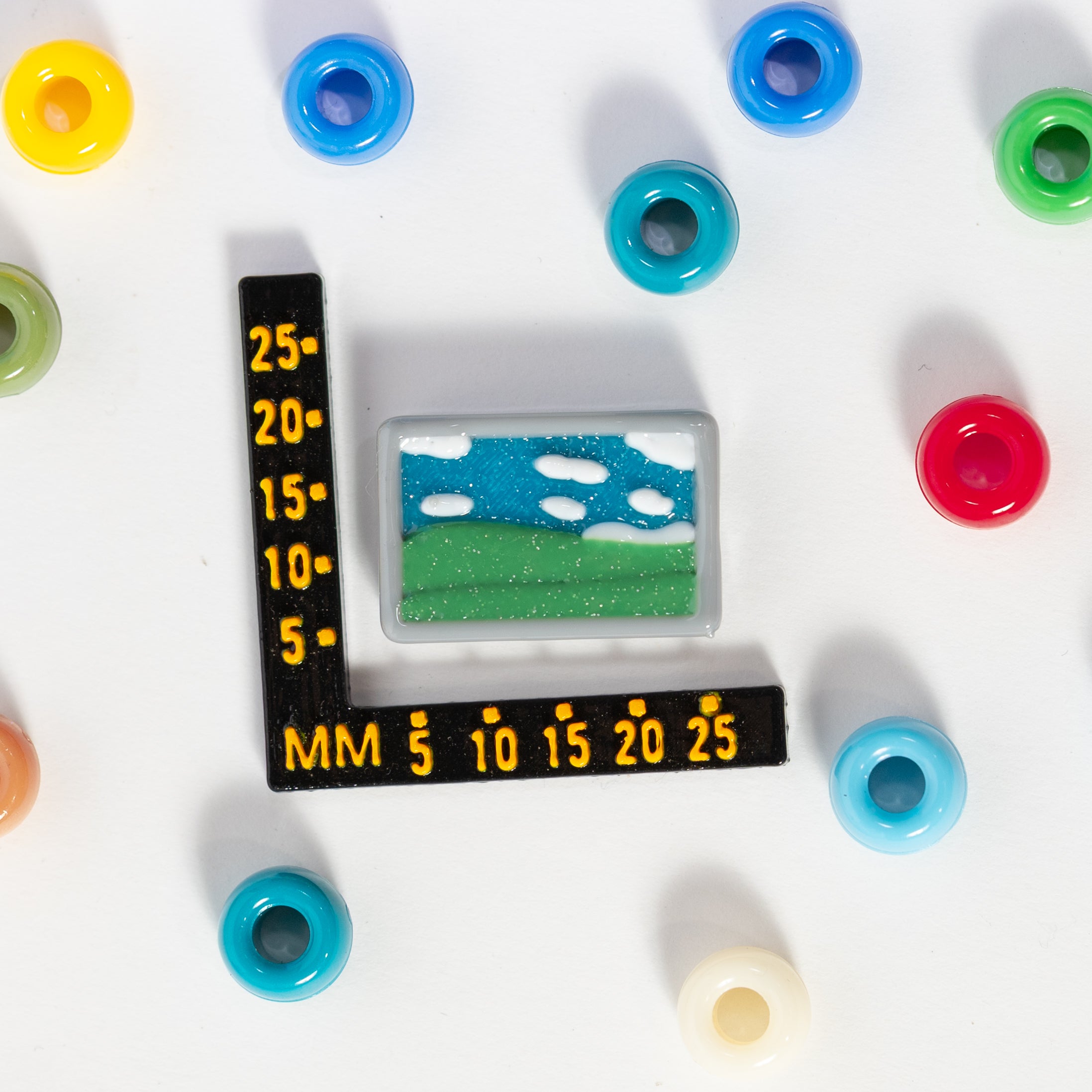Size guide: a Windows Bliss kandi bead beside a millimeter ruler for scale